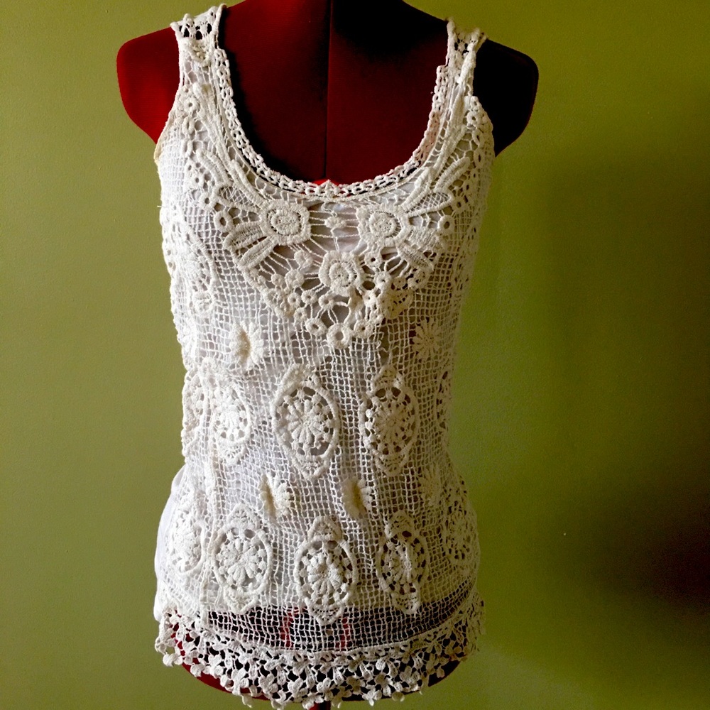 White lace tank top. Size small.